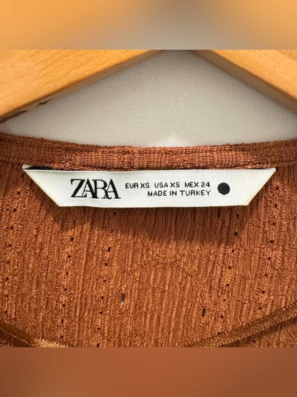 Zara Woman Ribbed Rust-Brown Cropped Button V‑Neck Cardigan XS